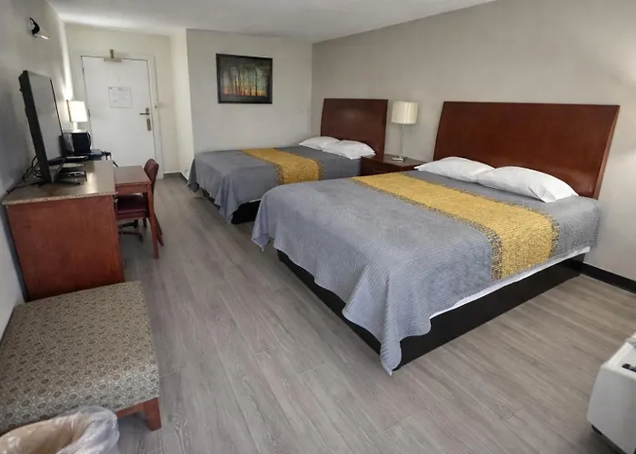 Hotel Budget By O Greensville I 70 2*